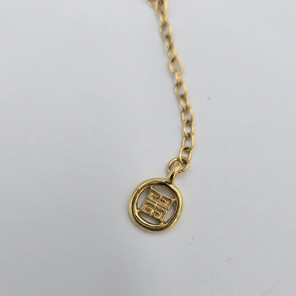 Givenchy necklace - Picture 2 of 3